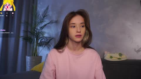 Mia online show from April 19, 8:02 am