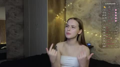 Snapshot of taiti_fox_cub chatting on November 17, 5:52 pm taiti_fox_cub online show from November 17, 5:52 pm