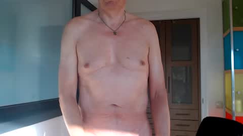 Snapshot of tall_dudenl chatting on July 8, 6:23 pm Tall daddy online show from July 8, 6:23 pm
