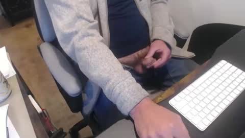 Snapshot of tallguy4unow chatting on February 2, 5:11 pm tallguy4unow online show from February 2, 5:11 pm