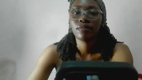 Snapshot of tallnsexydee chatting on July 8, 8:30 am tallnsexydee online show from July 8, 8:30 am