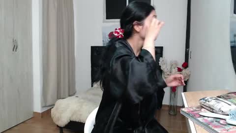 Hi im sara online show from May 6, 12:54 pm