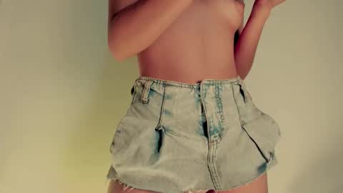 Snapshot of tamarathompsonn chatting on September 19, 3:41 am Tamara. online show from September 19, 3:41 am