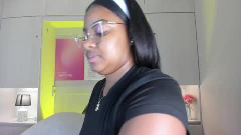 Tami online show from February 7, 7:39 pm