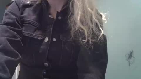 Snapshot of tamesbury chatting on February 14, 1:02 am tamesbury online show from February 14, 1:02 am