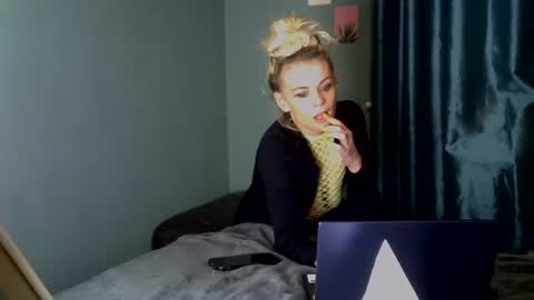 Snapshot of tamesbury chatting on March 13, 10:49 pm tamesbury online show from March 13, 10:49 pm