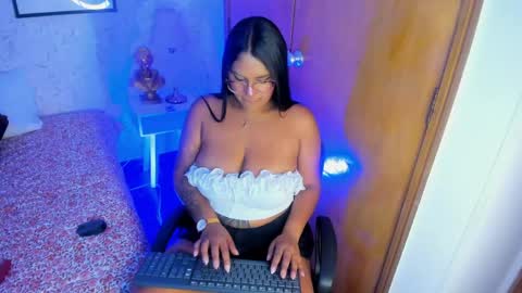 Snapshot of tammara_brm chatting on May 8, 12:10 pm Tammara online show from May 8, 12:10 pm