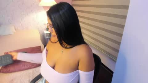 Snapshot of tammara_brm chatting on May 24, 1:38 pm Tammara online show from May 24, 1:38 pm