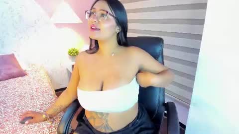 Snapshot of tammara_brm chatting on July 13, 11:35 am Tammara online show from July 13, 11:35 am