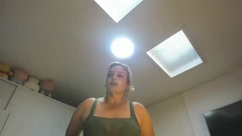 taniabonnet  online show from April 3, 11:52 am