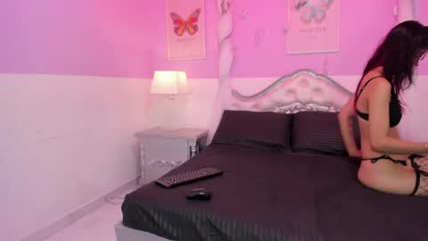 Tania Pierce online show from May 24, 12:21 pm