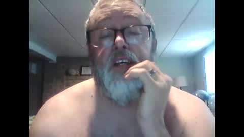 Snapshot of tank106 chatting on March 21, 4:43 pm tank106 online show from March 21, 4:43 pm