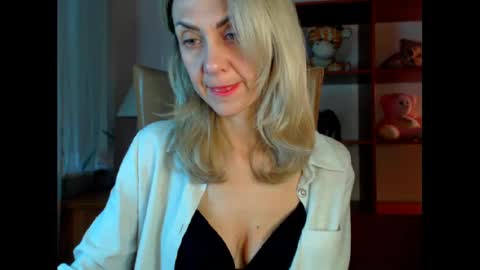 Snapshot of tanya6547 chatting on December 18, 8:42 am tanya online show from December 18, 8:42 am