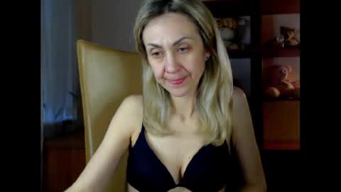 Snapshot of tanya6547 chatting on March 10, 11:42 am tanya online show from March 10, 11:42 am