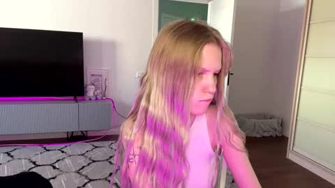 Snapshot of tanyaquartaro chatting on February 20, 9:21 am Alisa online show from February 20, 9:21 am