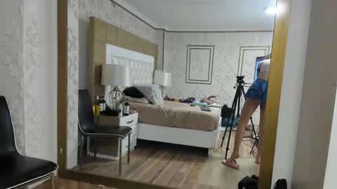 Snapshot of tara_hot1 chatting on May 10, 1:00 am Tara online show from May 10, 1:00 am
