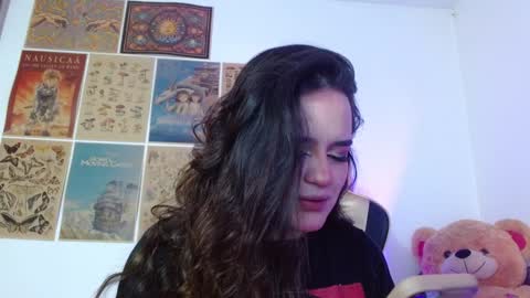 Snapshot of tara_hs chatting on December 4, 12:58 pm online show from December 4, 12:58 pm