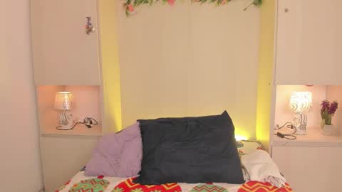  T A R A  online show from December 3, 4:53 am