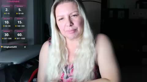 Snapshot of tasha__moon chatting on October 22, 4:51 pm Tasha Moon online show from October 22, 4:51 pm