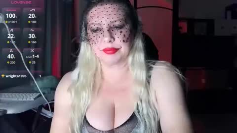 Snapshot of tasha__moon chatting on October 31, 5:14 pm Tasha Moon online show from October 31, 5:14 pm