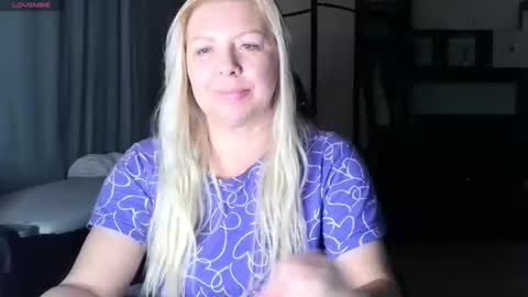 Snapshot of tasha__moon chatting on November 10, 5:45 pm Tasha Moon online show from November 10, 5:45 pm
