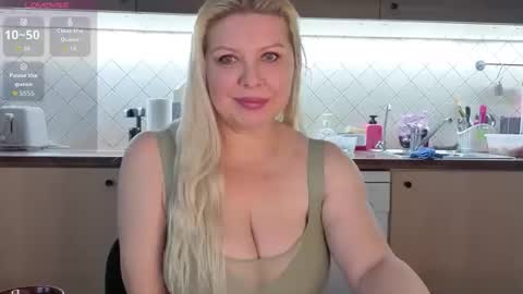 Snapshot of tasha__moon chatting on December 16, 8:08 am Tasha Moon online show from December 16, 8:08 am