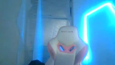 Snapshot of tasha_sky chatting on January 18, 12:57 am tasha_sky online show from January 18, 12:57 am