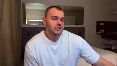 Snapshot of tasty_justin chatting on September 16, 6:53 pm My shows 2100500 UTC3 online show from September 16, 6:53 pm