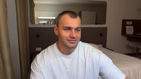 Snapshot of tasty_justin chatting on October 9, 7:45 pm My shows 2100500 UTC3 online show from October 9, 7:45 pm