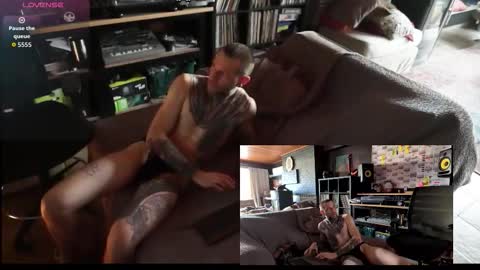 Snapshot of tat2edtoy chatting on February 27, 8:03 am tat2edtoy online show from February 27, 8:03 am