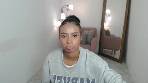 Snapshot of tatiana_oconell2 chatting on February 9, 2:37 am isabel online show from February 9, 2:37 am