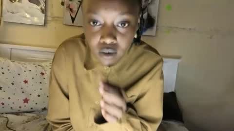 tatianamitchelle014 online show from May 1, 9:25 am
