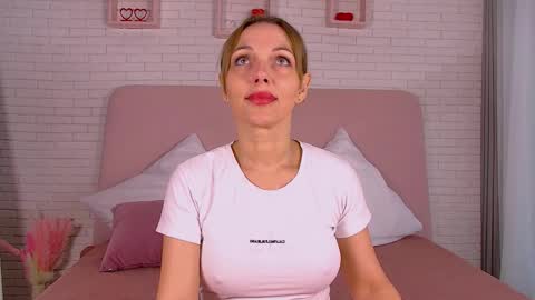 TatiBugati online show from February 3, 6:40 am