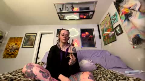 Snapshot of tatkitty chatting on February 5, 7:29 am Tatkitty online show from February 5, 7:29 am