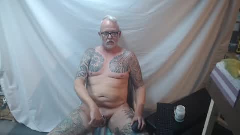 Snapshot of tatsdude chatting on July 20, 3:47 pm inkbator online show from July 20, 3:47 pm