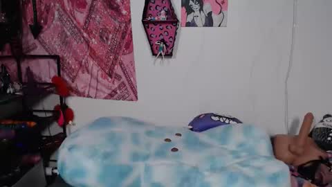Snapshot of tattedthickandpretty chatting on May 15, 11:01 pm TattedThickandPretty online show from May 15, 11:01 pm