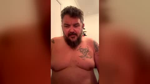 Snapshot of tattoedbear chatting on May 9, 10:53 am tattoedbear online show from May 9, 10:53 am