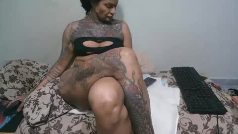 tattogirl06 online show from April 5, 1:47 am