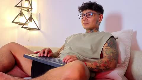 Snapshot of tattokoi chatting on April 23, 4:57 am tattokoi online show from April 23, 4:57 am