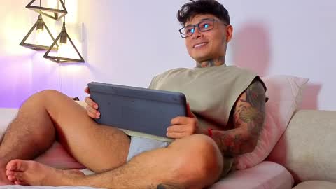 Snapshot of tattokoi chatting on April 24, 1:52 am tattokoi online show from April 24, 1:52 am