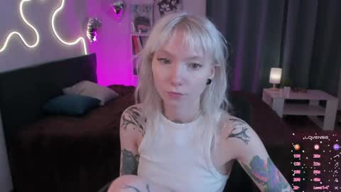 Snapshot of tattoo_artbaby chatting on April 26, 6:55 am tattoo_artbaby online show from April 26, 6:55 am