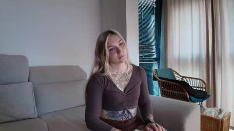 Snapshot of tattoobbgirl chatting on January 16, 4:55 pm tattoobbgirl online show from January 16, 4:55 pm