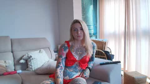 Snapshot of tattoobbgirl chatting on April 29, 5:30 pm tattoobbgirl online show from April 29, 5:30 pm