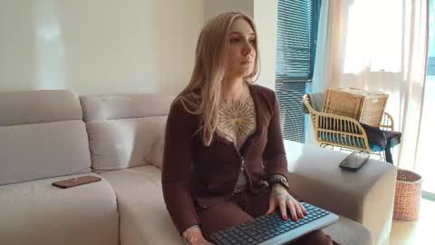 Snapshot of tattoobbgirl chatting on May 14, 3:19 pm tattoobbgirl online show from May 14, 3:19 pm