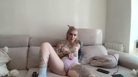 Snapshot of tattoobbgirl chatting on May 23, 2:54 pm tattoobbgirl online show from May 23, 2:54 pm