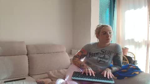 Snapshot of tattoobbgirl chatting on June 12, 3:55 pm tattoobbgirl online show from June 12, 3:55 pm