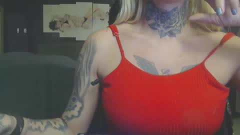 tatuada_safada online show from June 8, 8:42 pm