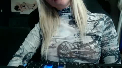 tatuada_safada online show from June 11, 7:23 pm