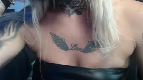 tatuada_safada online show from June 12, 7:29 am