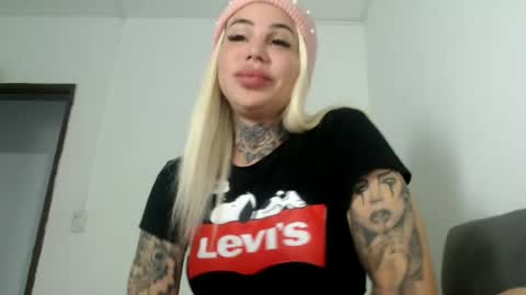 tatuada_safada online show from June 19, 6:56 pm